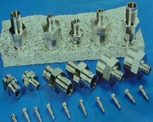 SUS303 0.01mm 높은 정밀도 CNC 도는 연결관에 의하여 돌리는 부속